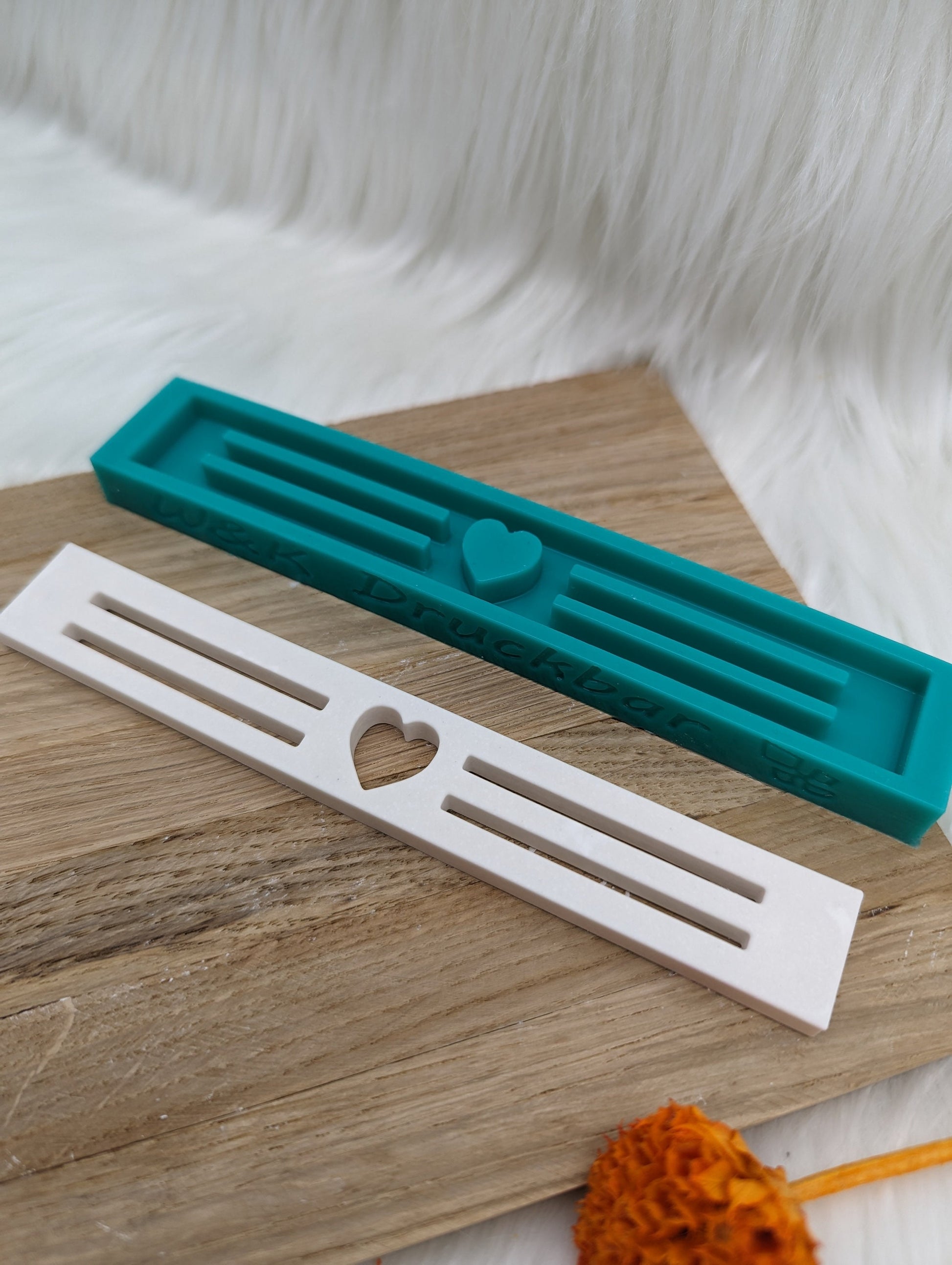 Klötzchen Gießform / Herz mit Doppelschlitz / Silikonform für Klötzchen / 160x22x8 mm / Silikon Klötzchen Gießform / Gießform Klötzchen