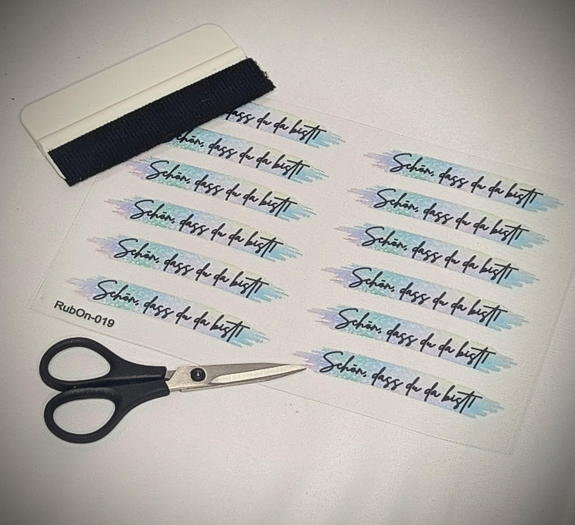 RubOn Sticker / Schön, dass du da bist! (Bunt) / A5 Bogen / Randlos /Abreibebilder / DIY Sticker für z.B. Glas Holz