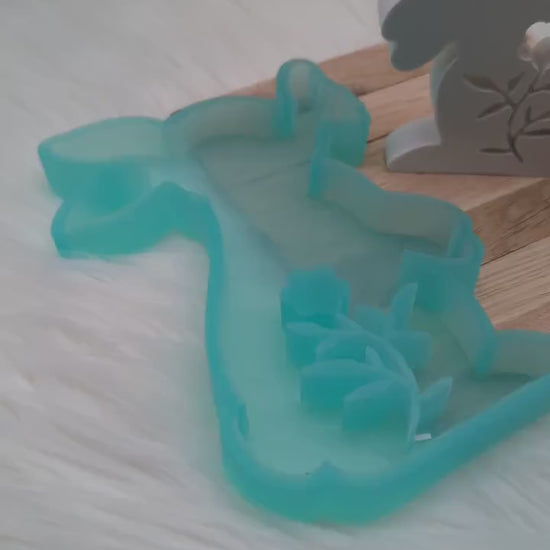 Silikonform Hase mit Schmetterling  / Hase / Schmetterling / Ostern / Gießform / Raysin / Silikonform