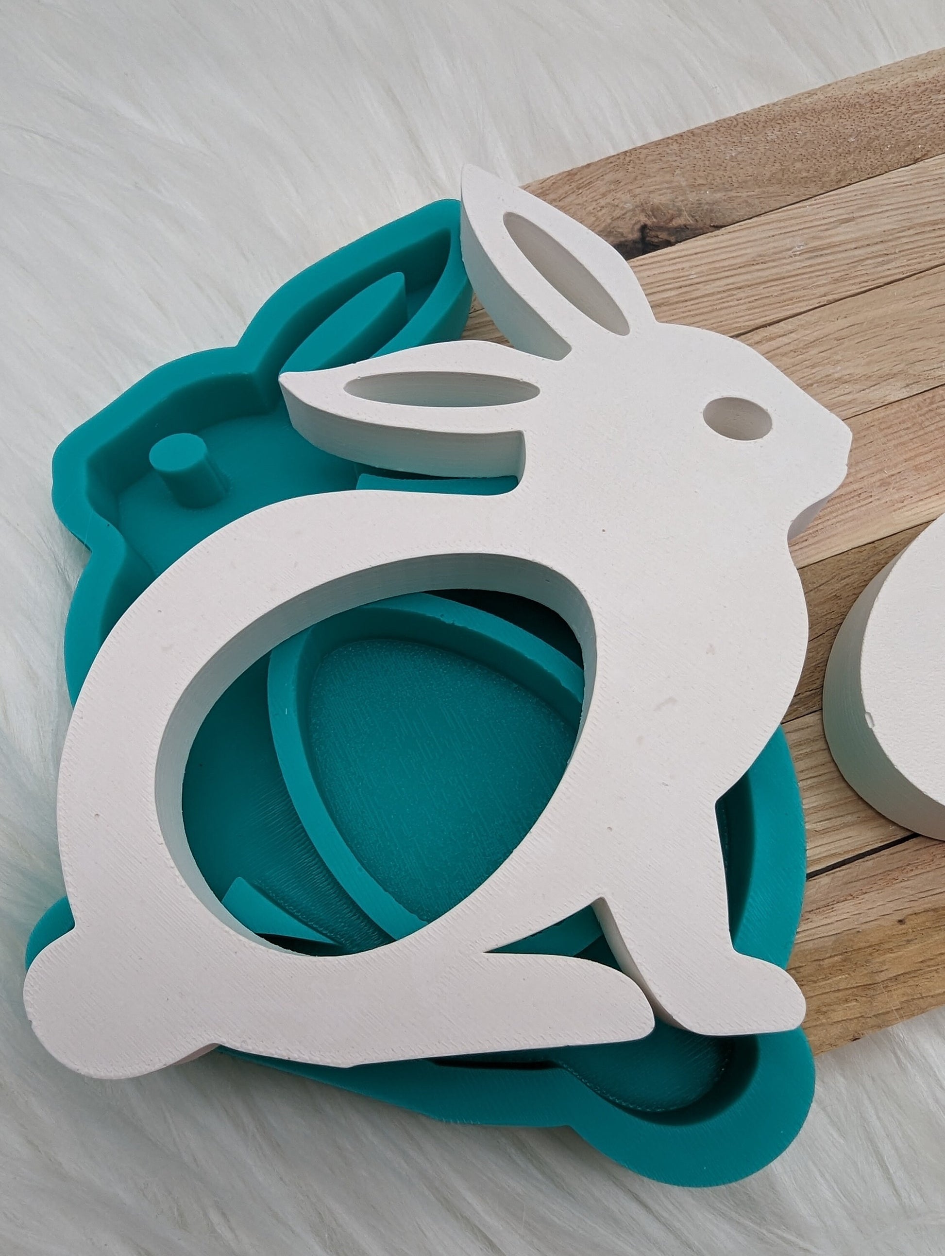 Silikonform sitzender Hase mit Üei Öffnung / Osterhase / Geschenkverpackung / Hase mit Öffnung / Raysin / Silikonform
