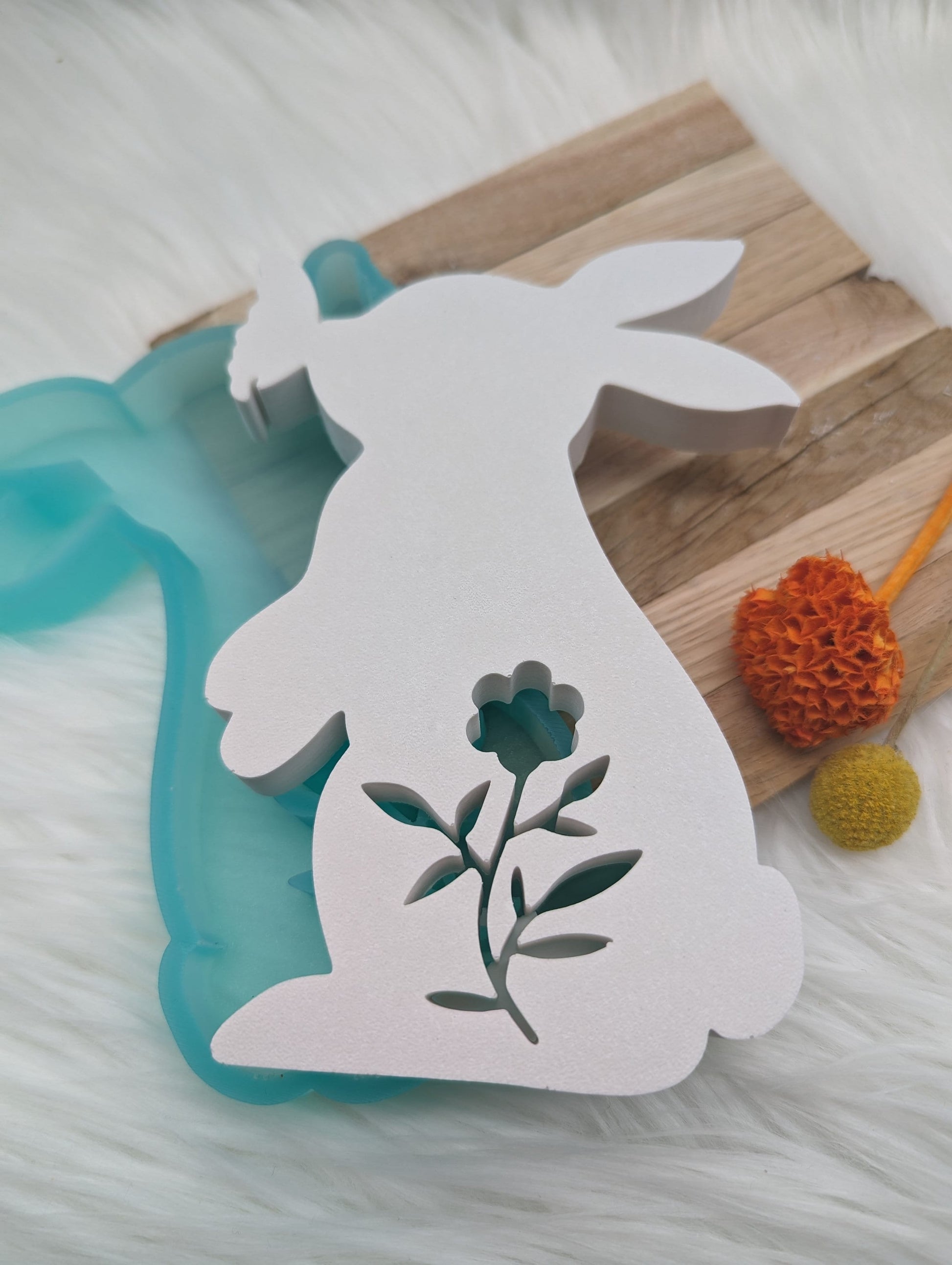 Silikonform Hase mit Schmetterling / Hase / Schmetterling / Ostern / Gießform / Raysin / Silikonform